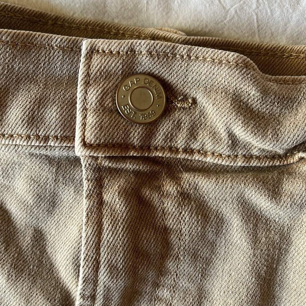 Gap High Rise short 4” tan size 14r/32 - Picture 2 of 4